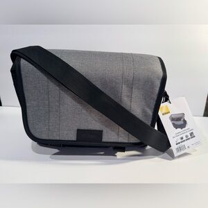 Nikon Camera System Messenger Bag NWT